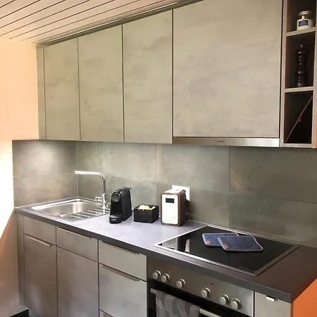 Garden West Apartman *